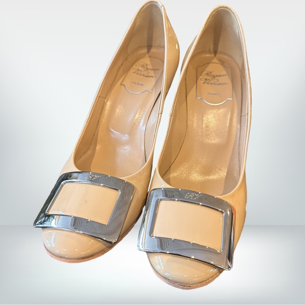 Roger Vivier Beige Patent Leather Pumps 36